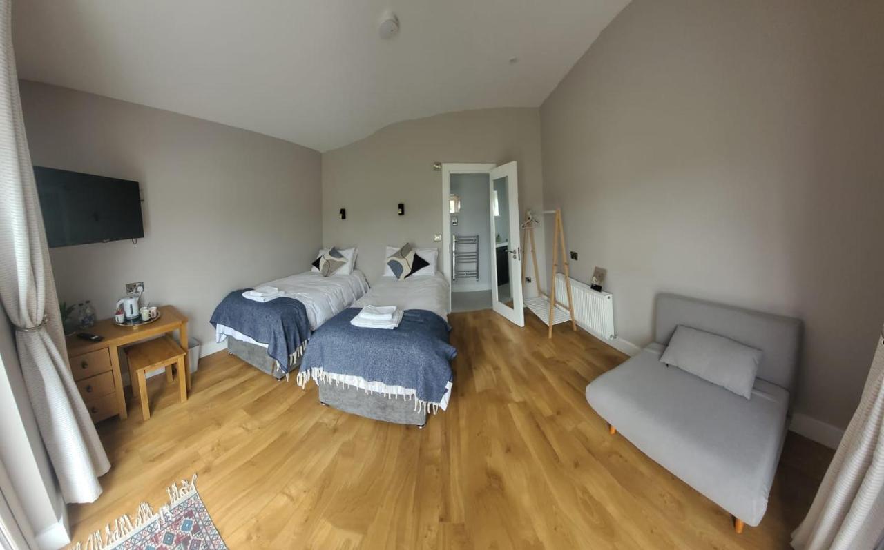 Stoneyford Luxurious Cabins Exterior photo