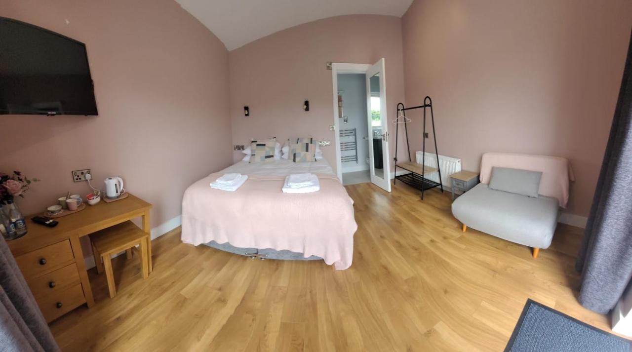 Stoneyford Luxurious Cabins Exterior photo